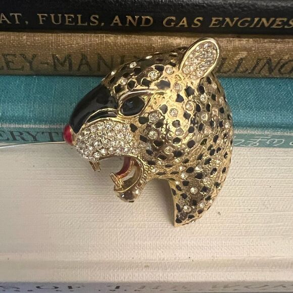 Vintage Large Leopard Head gold tone Rhinestone and enamel brooch. - Picture 3 of 6